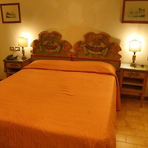 Camera con letto king size